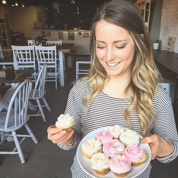 Meet your Posher, Ali - Picture 1 of 1